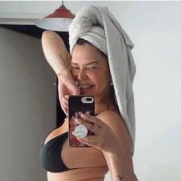 FOTO ! Nazarena Vélez presumió su celulitis
